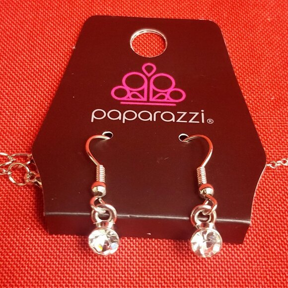 Paparazzi Earrings Necklace Set Out of the Glitteryness of Your Heart White - Picture 3 of 11